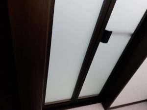 横浜市旭区で汚れがひどくなってきた浴室折戸の交換　施工後