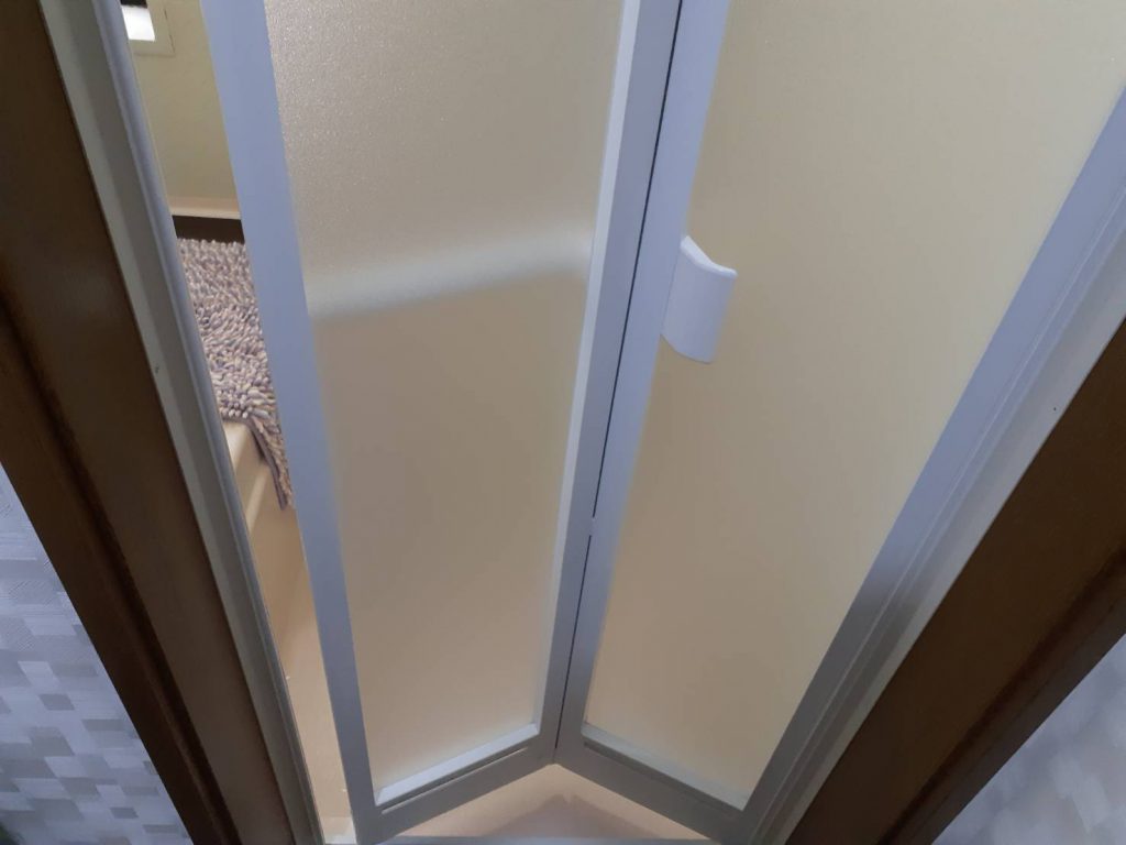 玄関ドアとセット工事浴室折戸